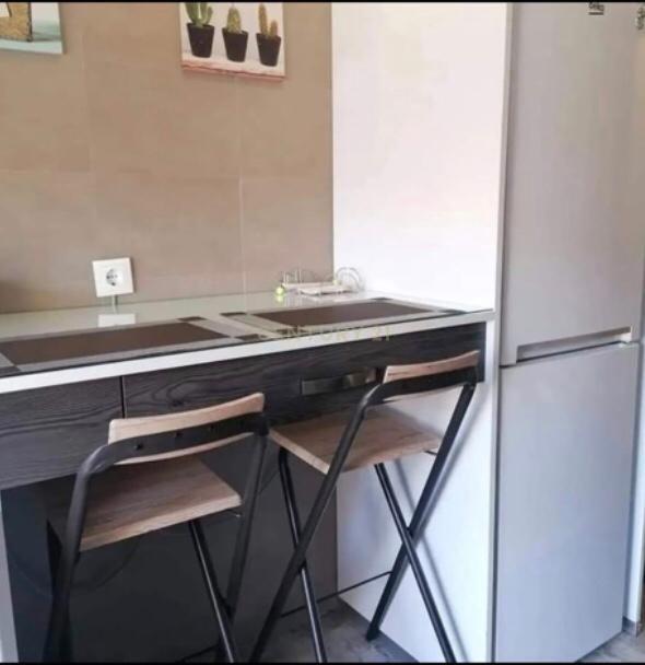 Apartamento T2 renovado em Feijó, Almada - Image 9