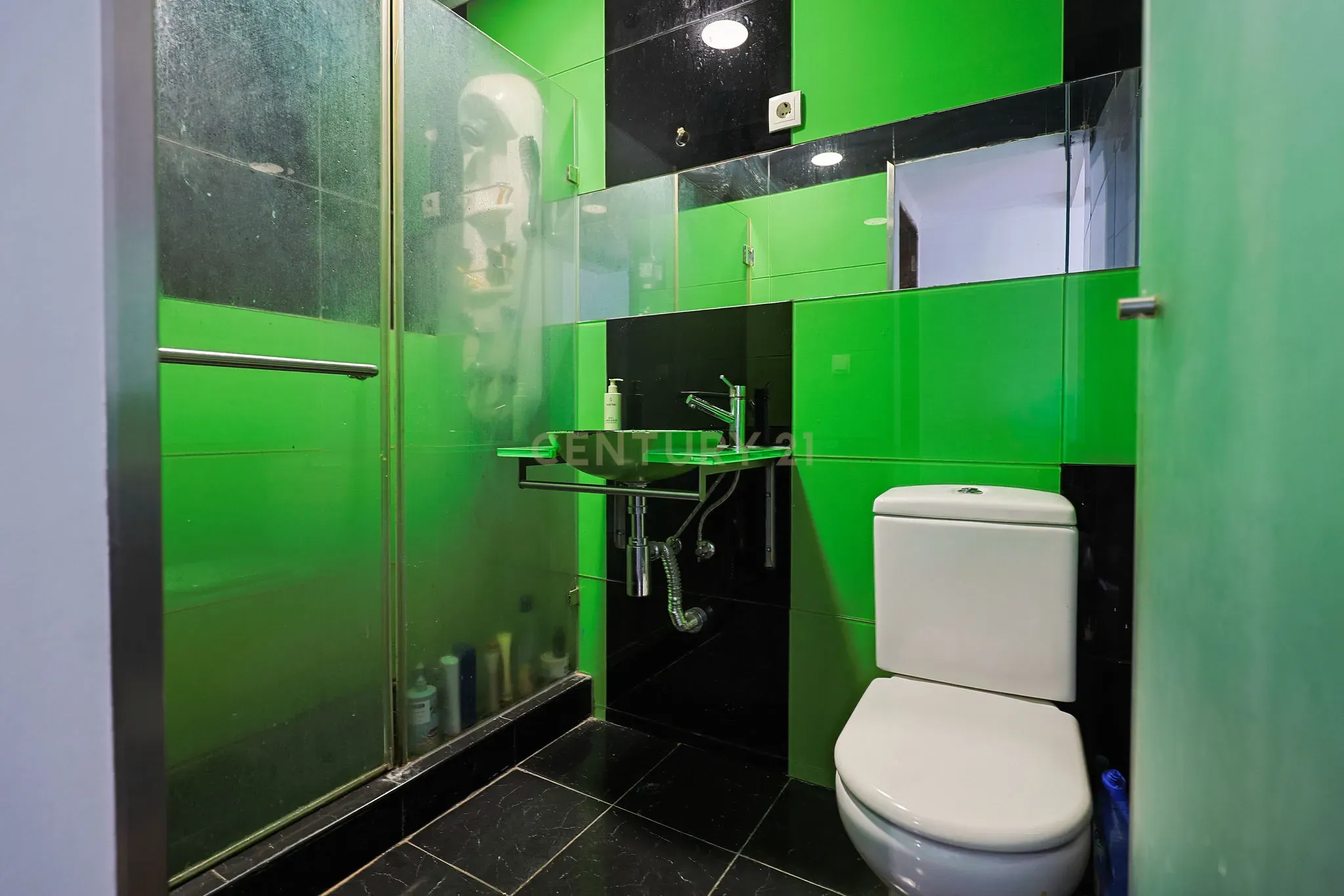 Fotografia 7 de Espaçosa Moradia T3 Amora, Seixal - Oportunidade Única!