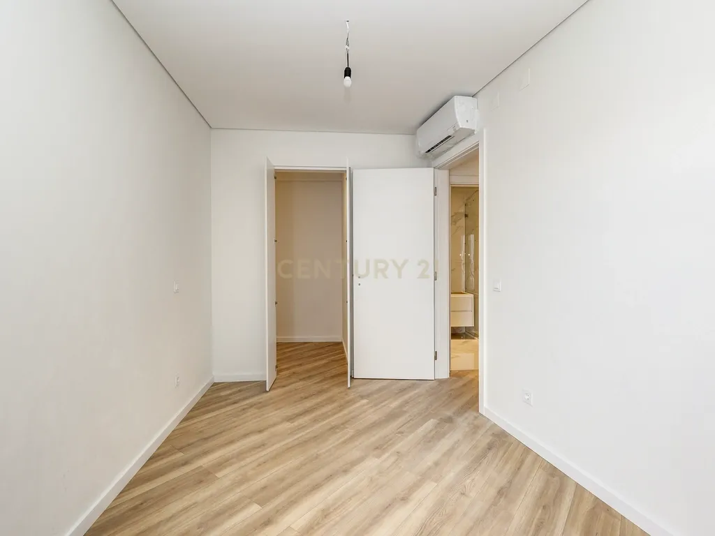 Viva o privilégio do Tejo: T3 Duplex exclusivo no coração de Santa Iria de Azóia! - Image 10