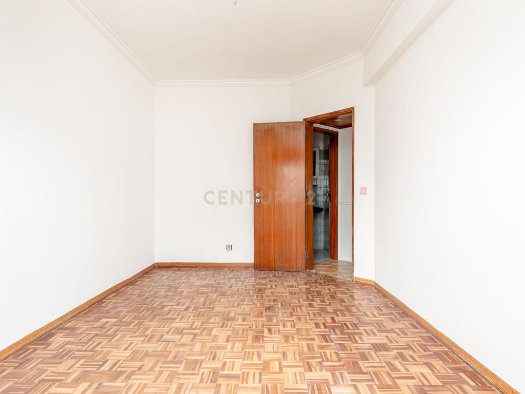 Apartamento T2 em Corroios, Seixal - Oportunidade Única! - Image 6