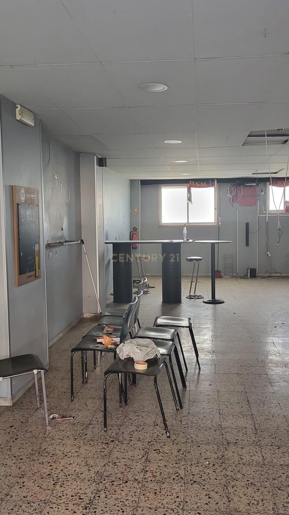 Fotografia 10 de Loja à venda em Venteira, Amadora - 87.75m² por 150.000€