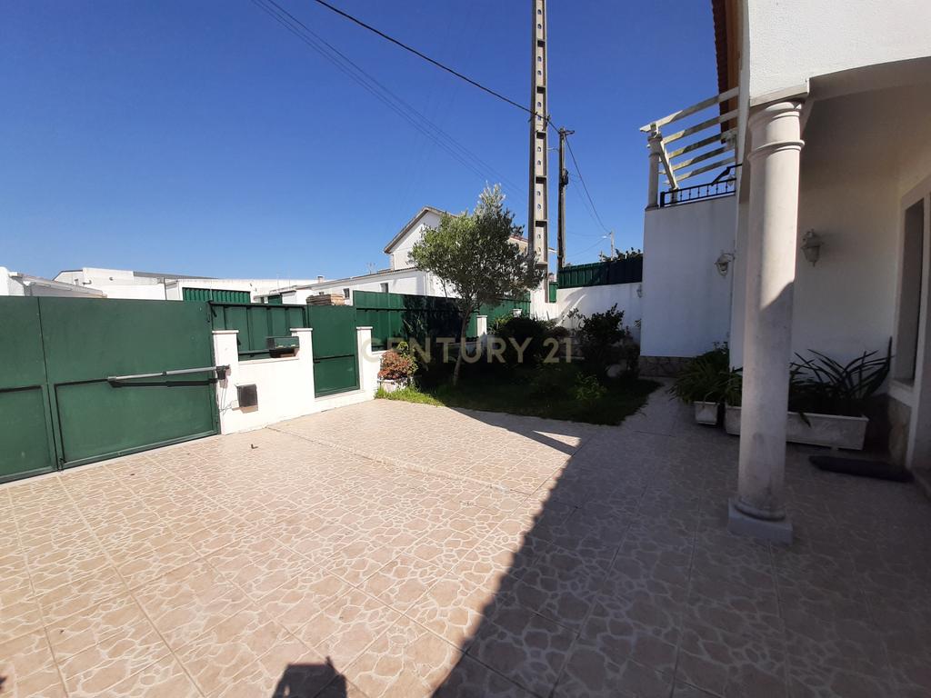 Moradia  T3 na  Lourinhã com Piscina  Garagem e Churrasqueira - Image 26