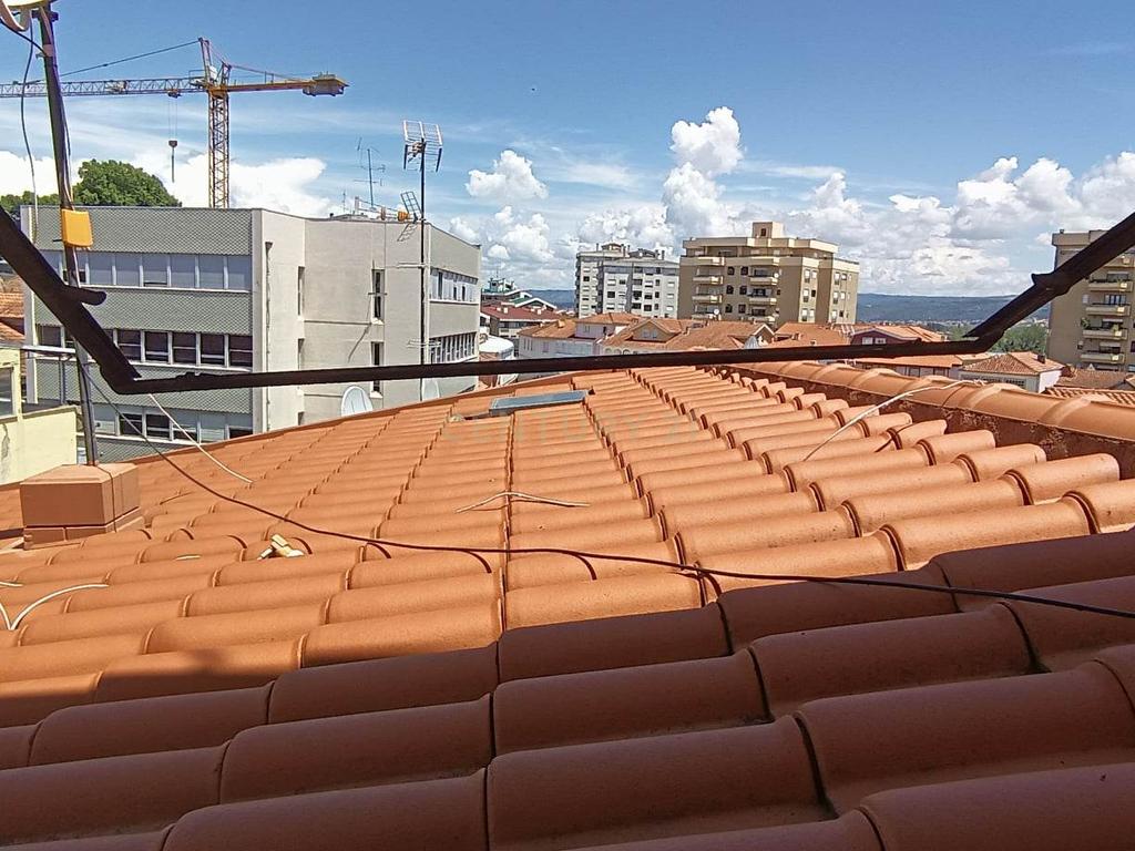 Edifício T4 em Chaves com Luz Natural e Varanda - Image 25