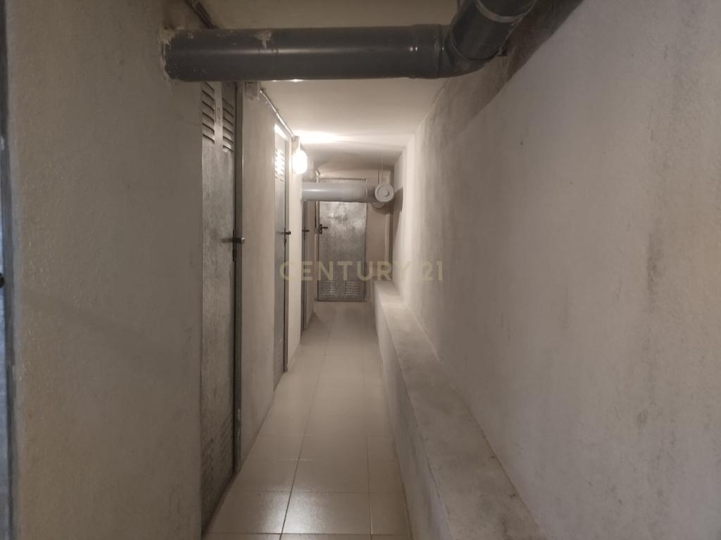 Apartamento T2 com Terraço em Madrid - Oportunidade de Recuperação - Image 25