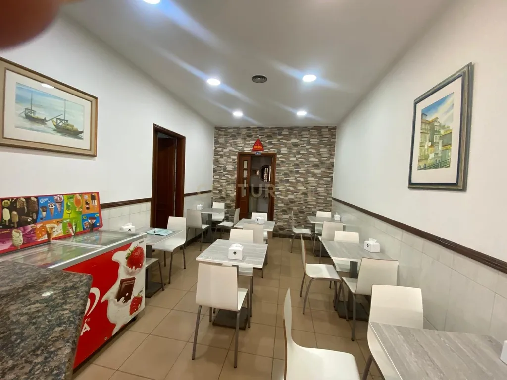 Cafeteria no Porto com Excelente Localização e Equipamentos - Image 3