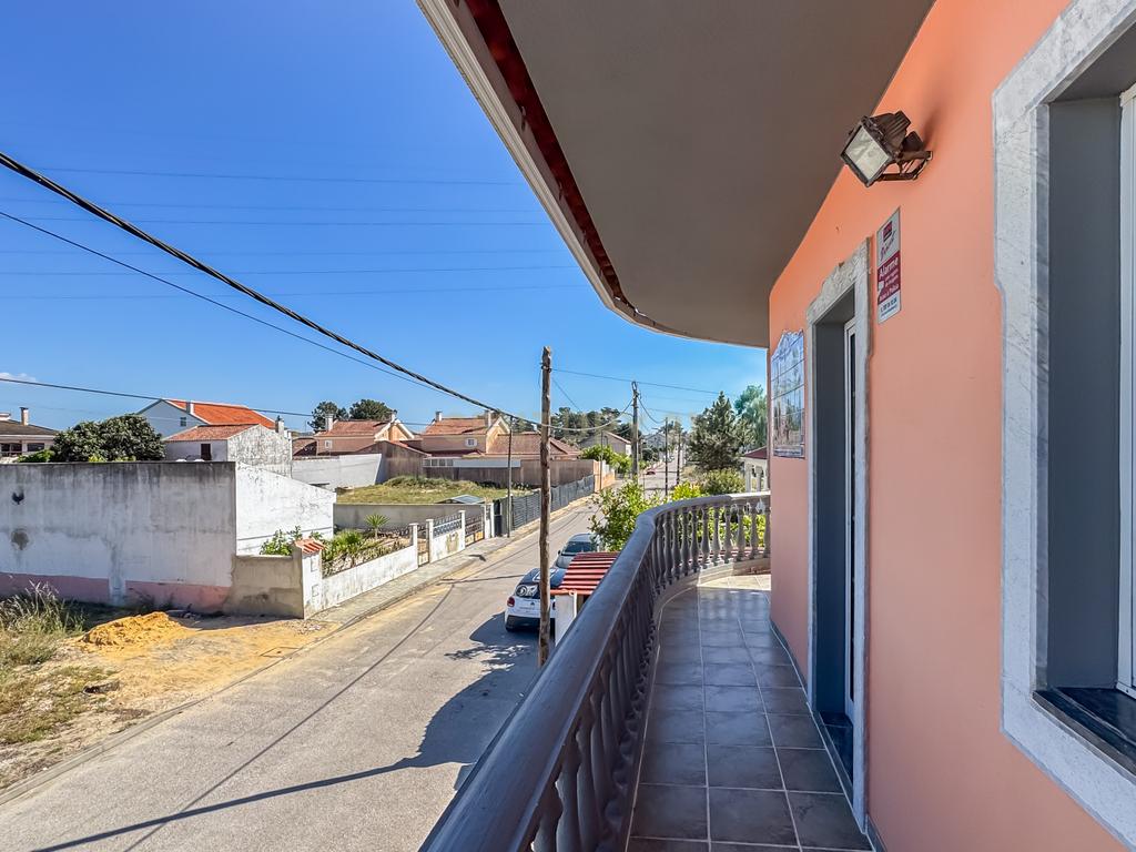 Moradia T4 com garagem e espaço exterior em Fernão Ferro (Em Avos) - Image 63