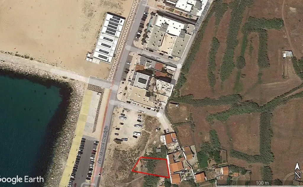 Terreno para construção na segunda linha de mar. Oportunidade única. - Image 1