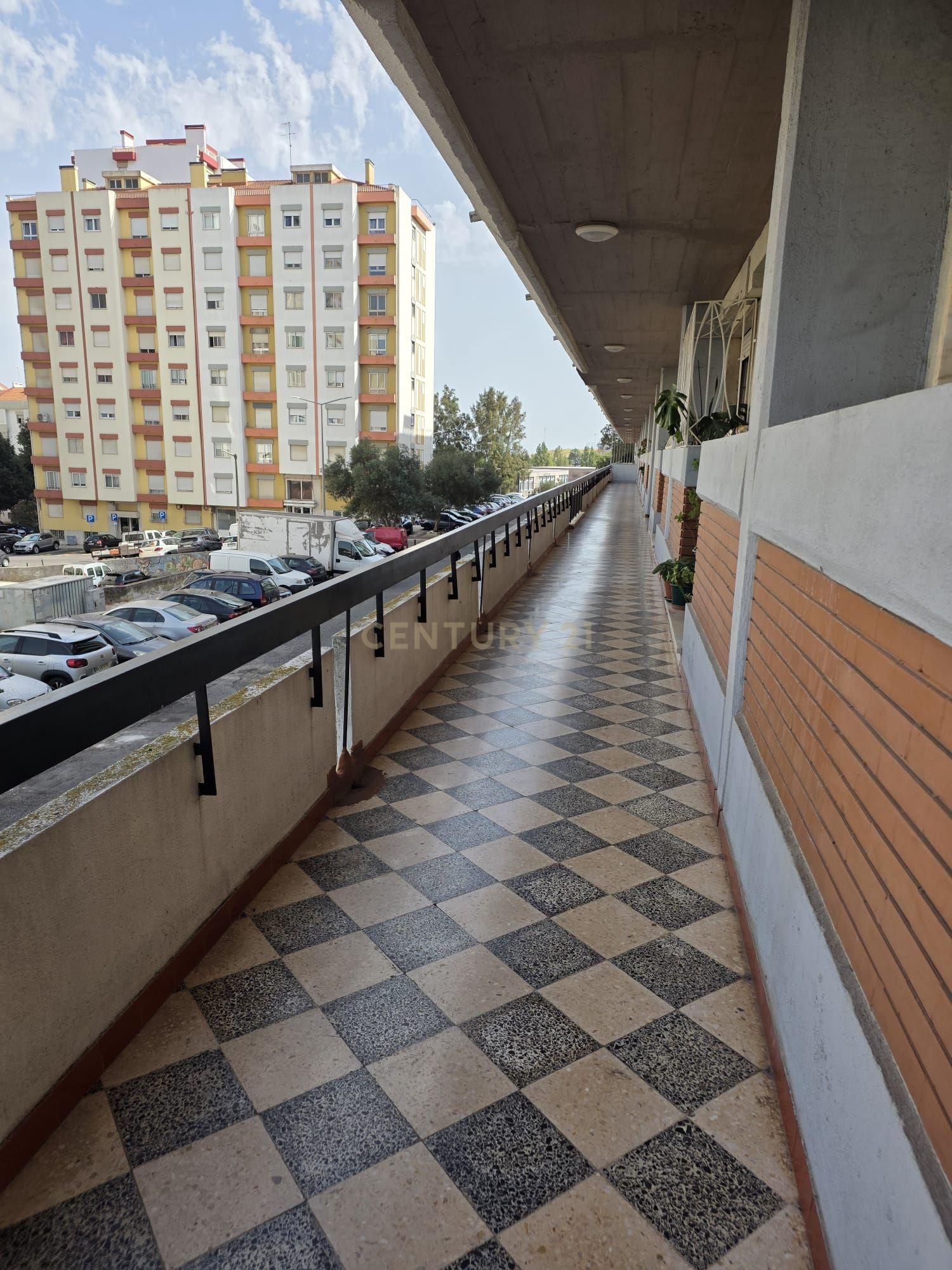Fotografia 11 de Apartamento T1 em Queluz (Monte-Abraão)