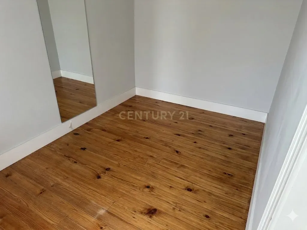 Fotografia 11 de Apartamento de 9 assoalhadas para Venda - com Rendimento Garantido