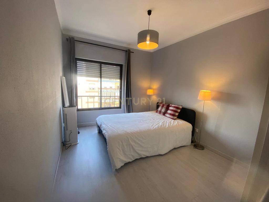 Apartamento T2 com Vista Panorâmica em Barreiro - Image 16