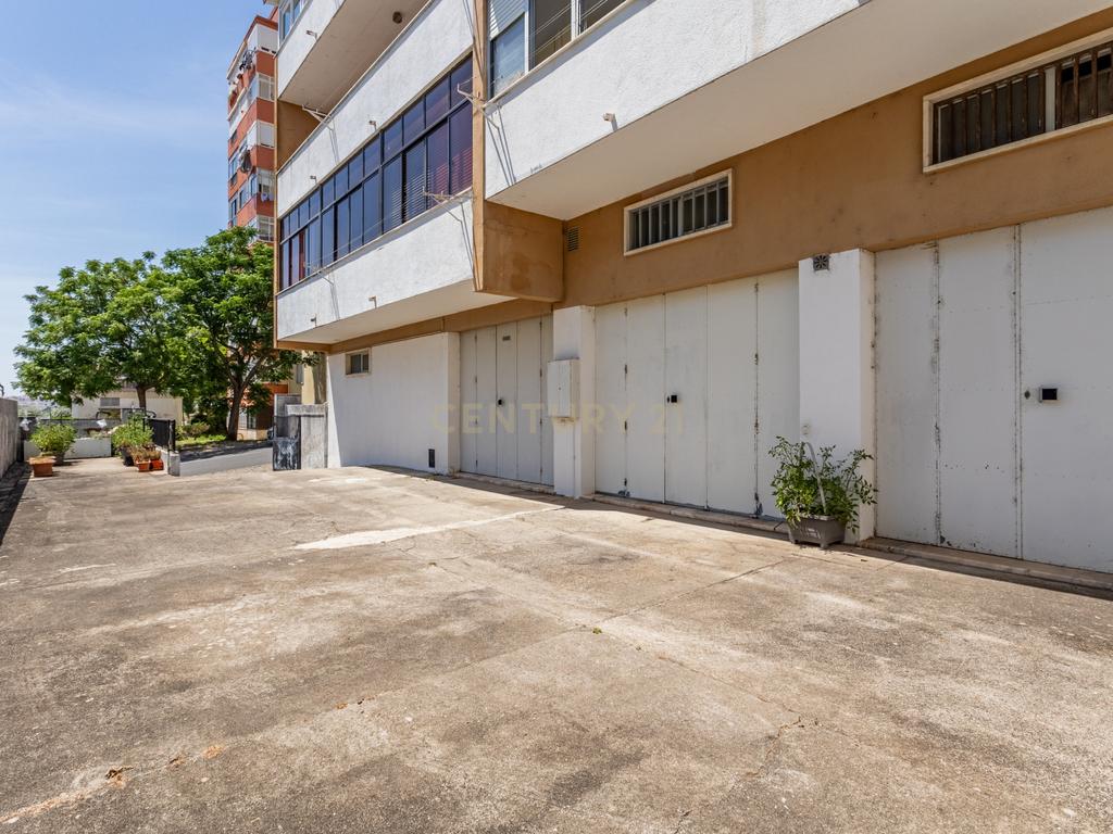 Box - Arrendar - Junto a Vila Chã (Amadora) - Image 1