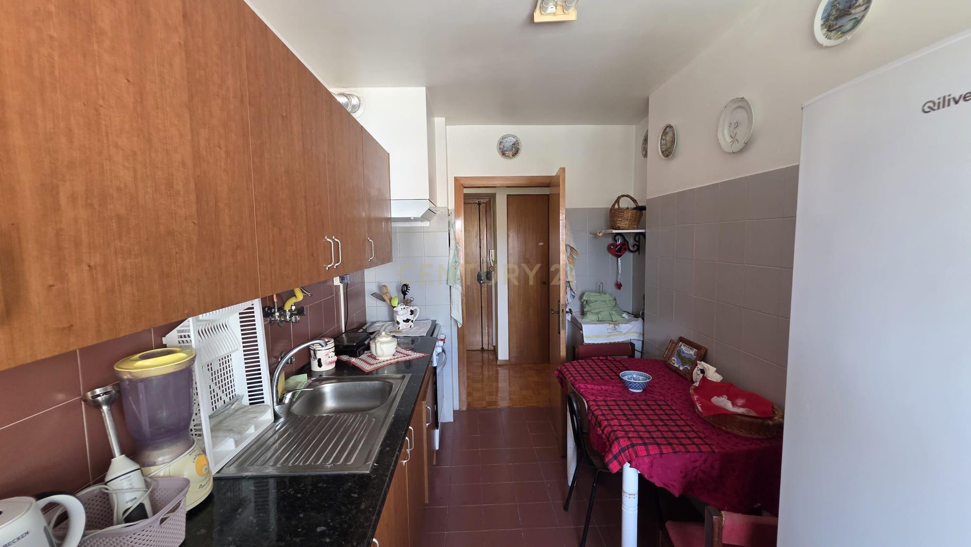 Fotografia 3 de Apartamento T2  no Pragal / Monte Caparica com 2 elevadores e ótimo acesso de entrada  ( mobilidade reduzida ) próximo da fertagus no Pragal e Praias