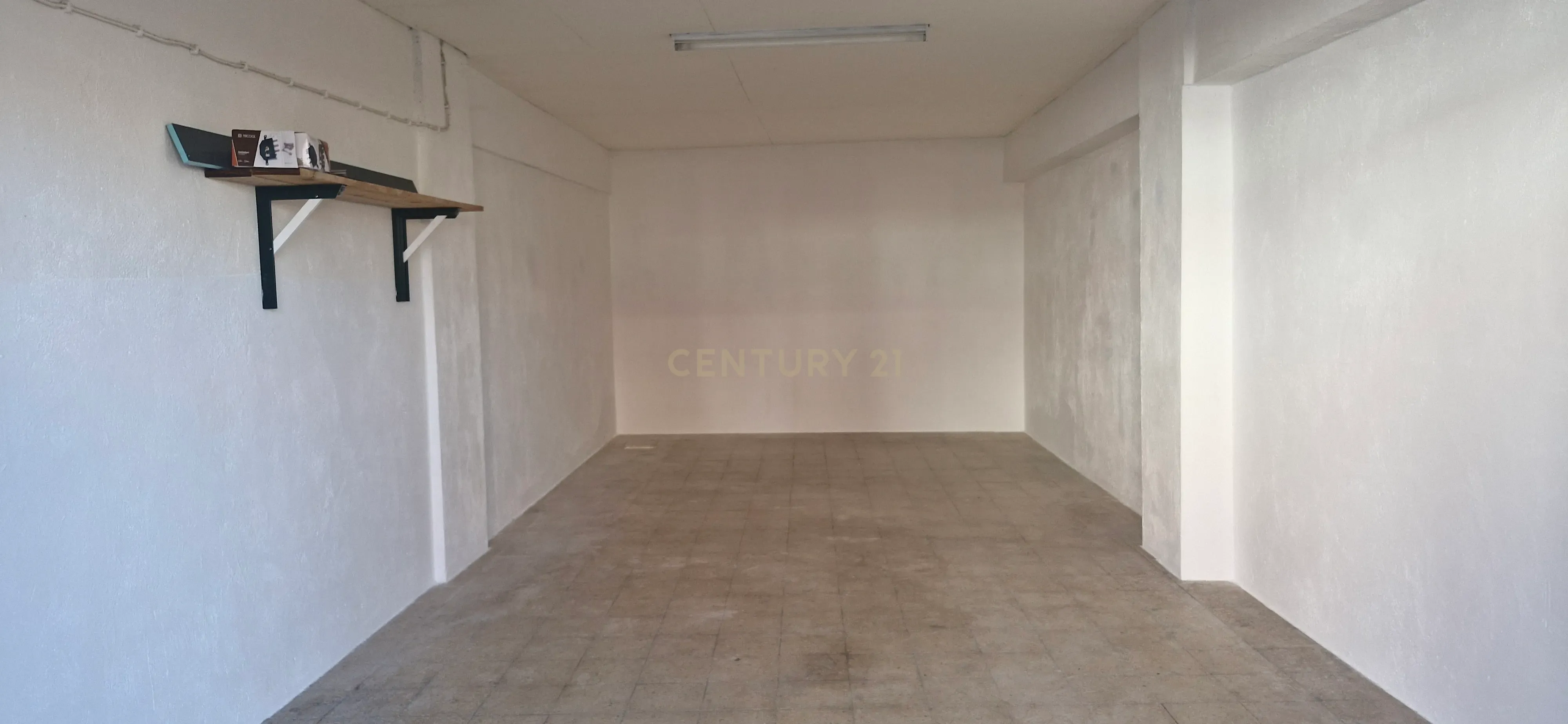 Fotografia 8 de Garagem ampla com acesso direto à rua em Mem Martins, Sintra
