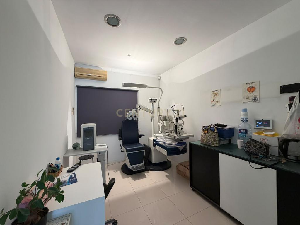 Loja Renovada com Excelente Localização no Laranjeiro - Image 4
