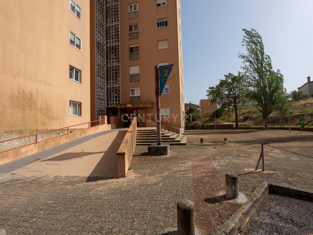 🏚️ ÓTIMO APARTAMENTO T3 - Santo António dos Cavaleiros - Image 37