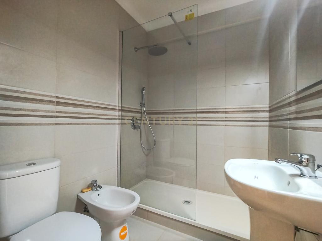 Apartamento T1 na Parede a menos de 200 metros da praia - Image 15