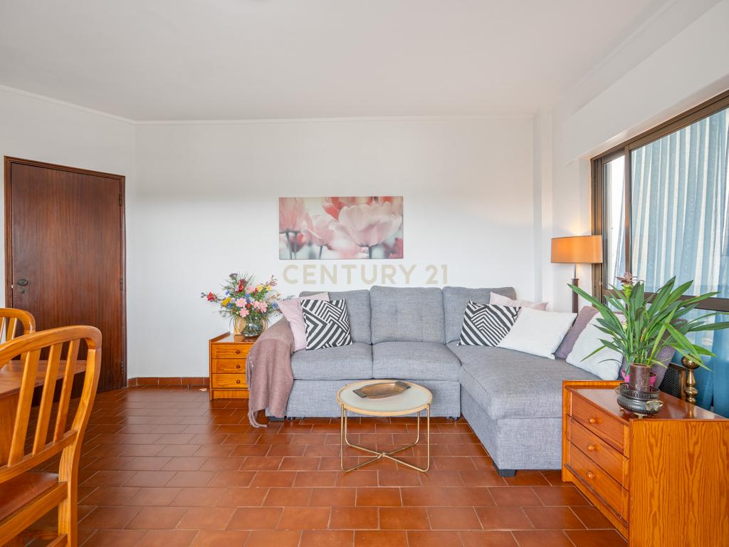 Apartamento T1 com varandas e vista mar no Parque das Amendoeiras — Vilamoura - Image 1