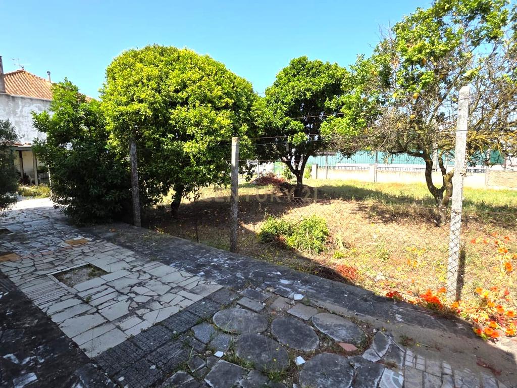 Espetacular Moradia T4 em Fernão Ferro com Jardim e possibilidade de nova construção no lote de 1.041 m2 - Image 19