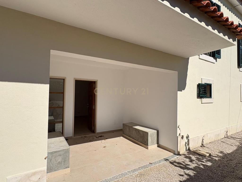 Moradia T4 com amplo lote de 1.262 m² e grande potencial - Image 31