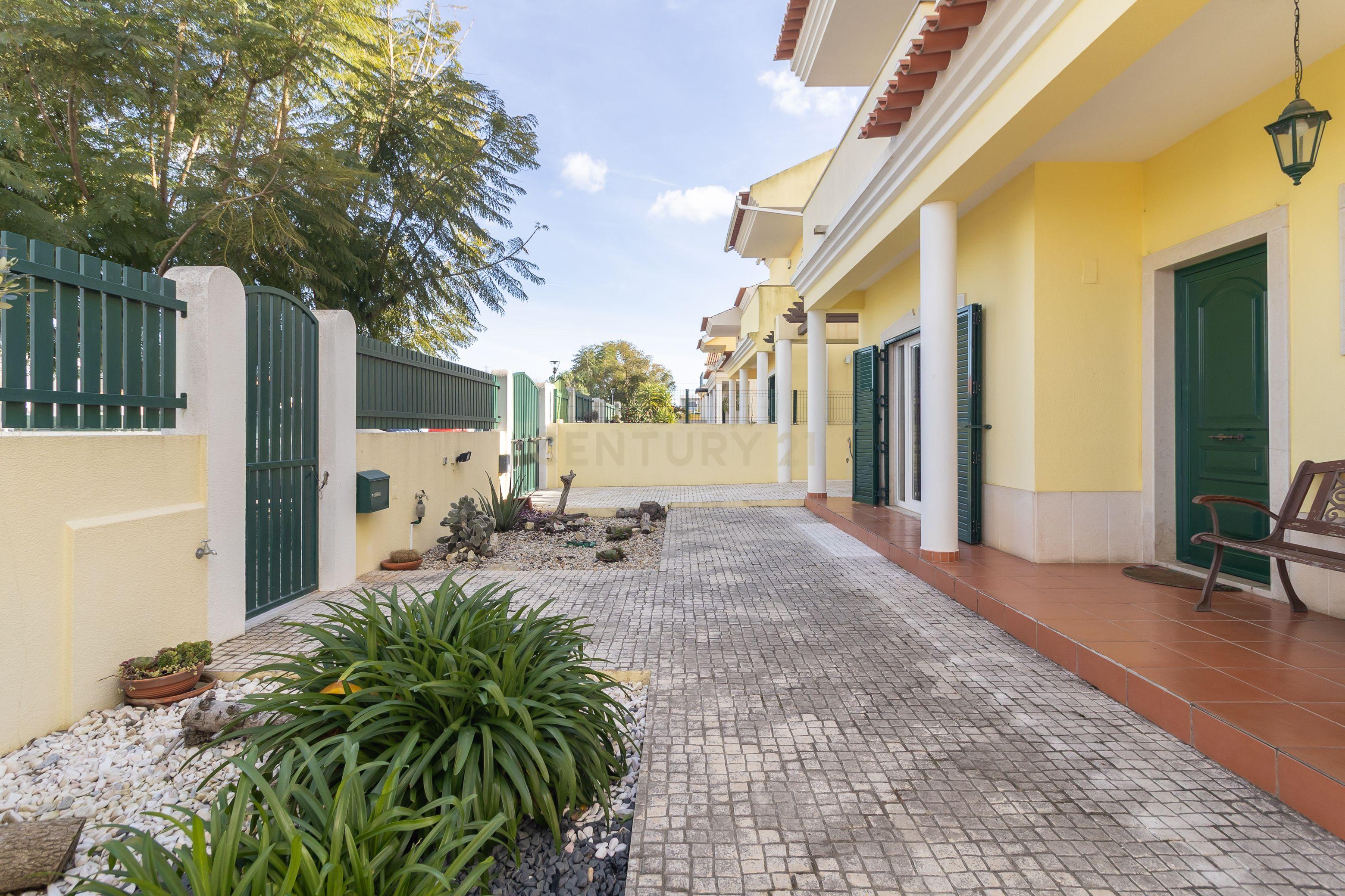 Moradia T4 em Palmela, com Piscina e Amplo Espaço Exterior - Image 68
