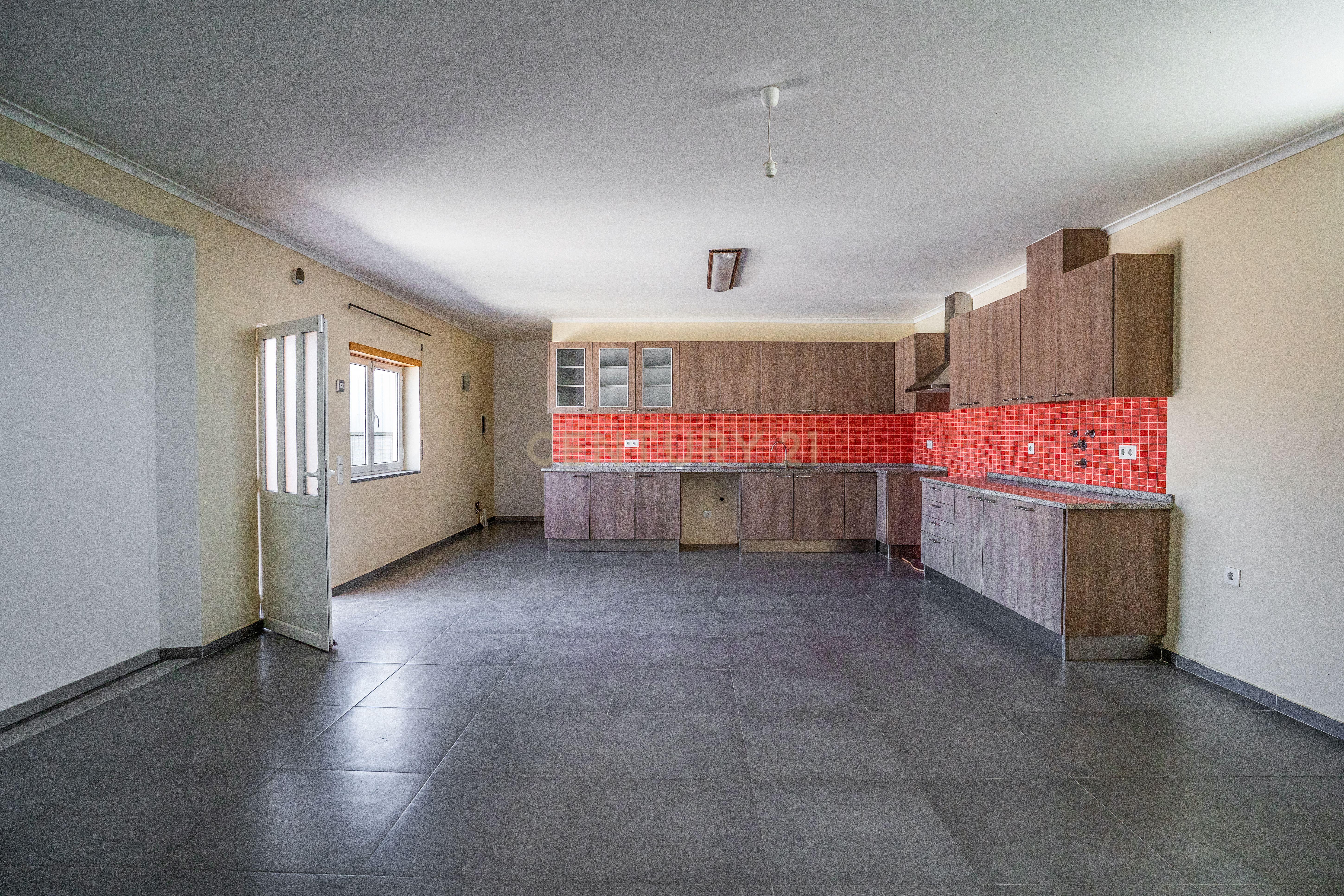Fotografia 5 de Oportunidade | Moradia T2 Funcional com Espaço Extra – Dagorda, Vermelha (Cadaval)