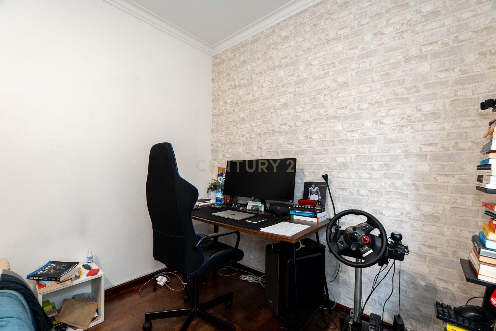 Apartamento T3 com garagem para 2 viaturas Monte Abraão - Image 24