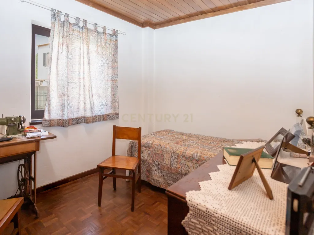 Duas moradias, um terreno com 650 m² e uma vista privilegiada para a Serra de Sintra - Image 19