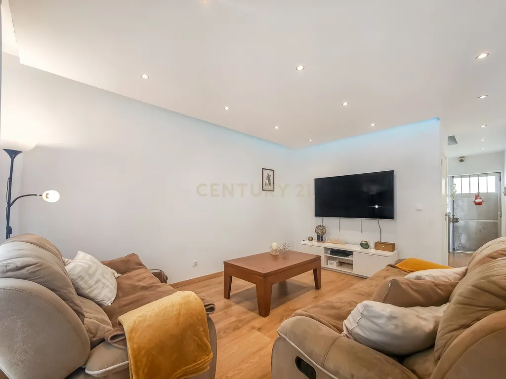🏡 Moradia T3 Totalmente Remodelada em Camarate, Loures | O Espaço de uma Casa ao Preço de um Apartamento! - Image 9