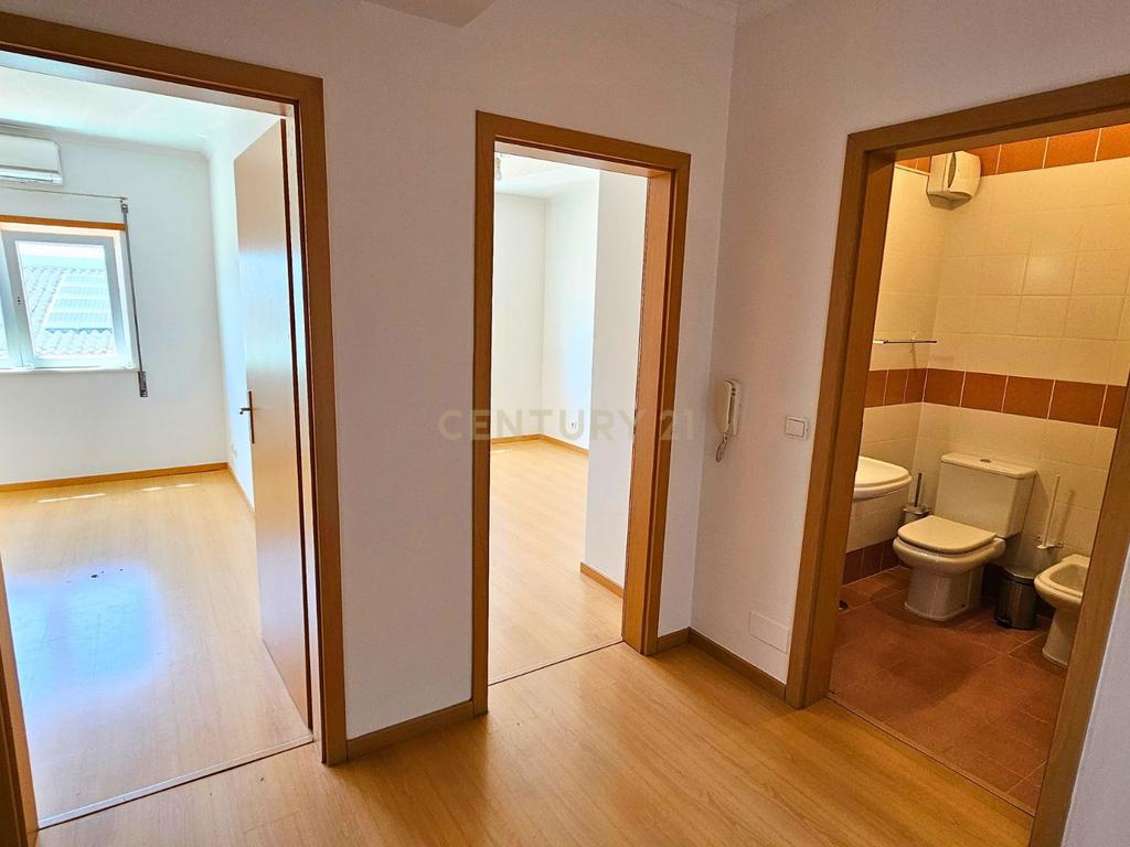 Moradia T4 em Oeiras para arrendar com garagem e terraço - Image 20