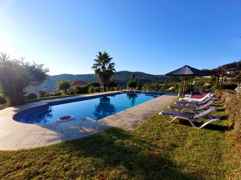 Propriedade com moradia T3 e piscina, Macieira de Cambra - Image 33