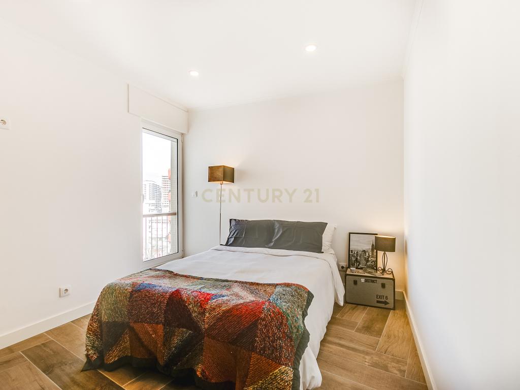 Apartamento T4 com 3 Suites, em zona Prime de Algés - Image 31