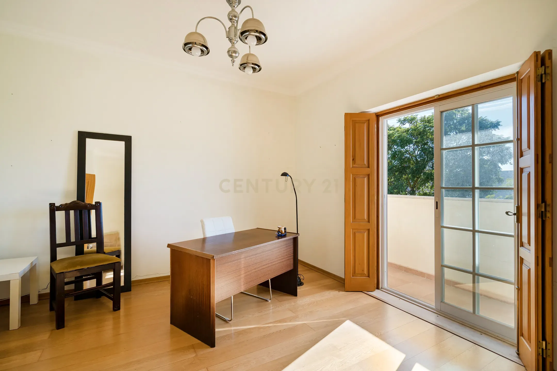 Fantástica Moradia T4 em Vila Nogueira de Azeitão - Image 35
