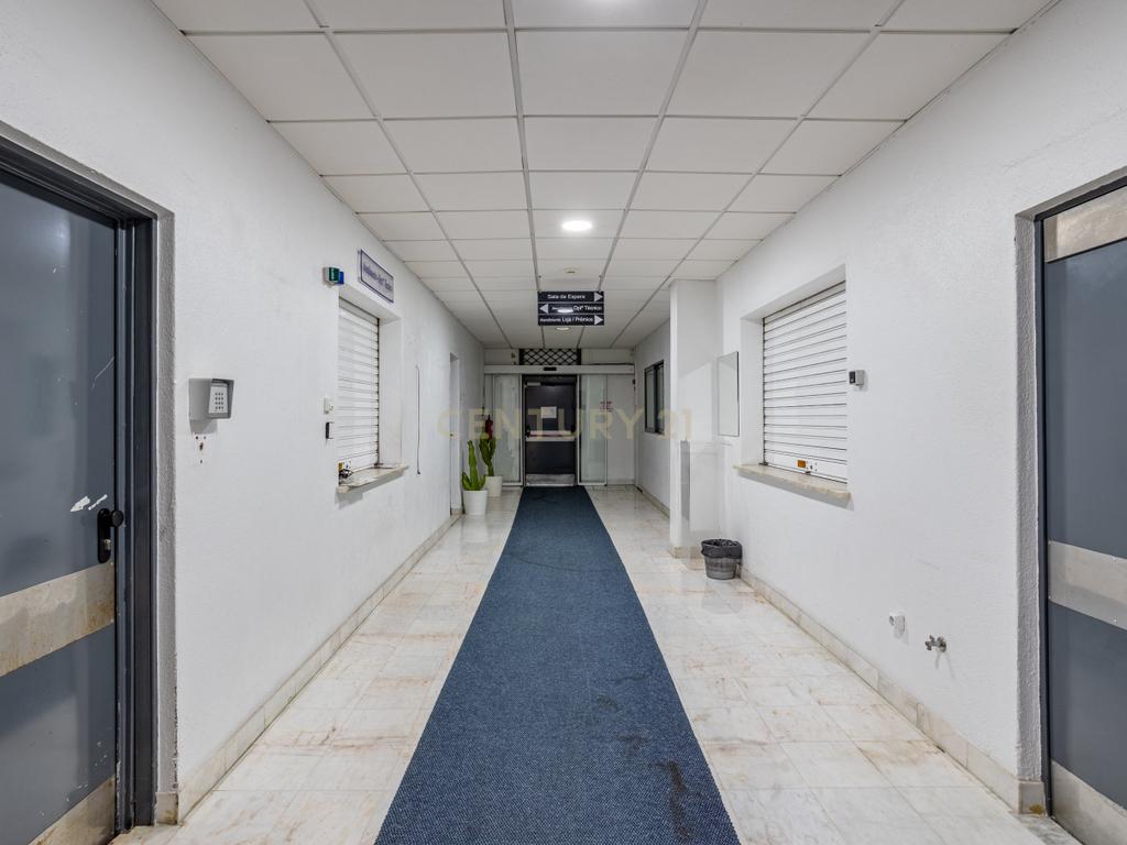 Edifício Comercial em Carnaxide - 5 Pisos - Image 29