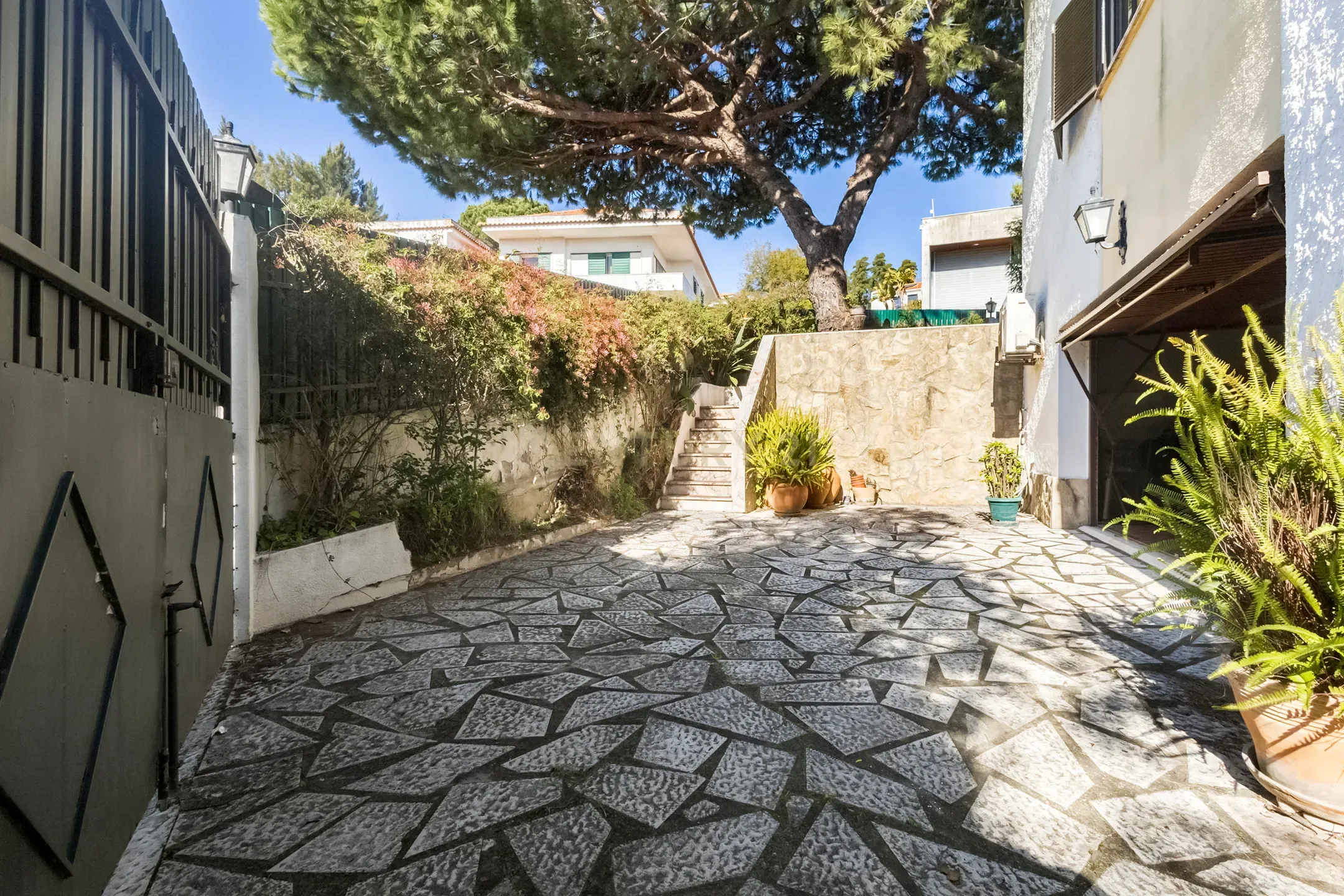 Moradia T4+ com jardim e piscina, em Alfragide. Em Venda! - Image 17