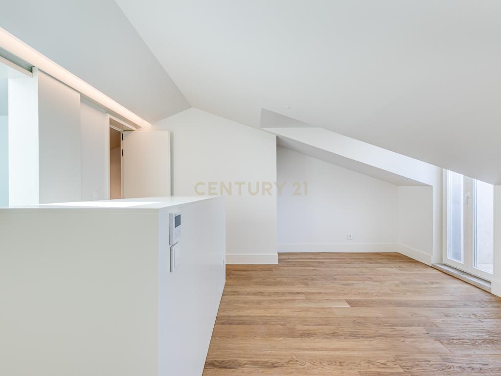 Apartamento T2+1 inserido no emblemático Edifício "Alegria 25". - Image 38