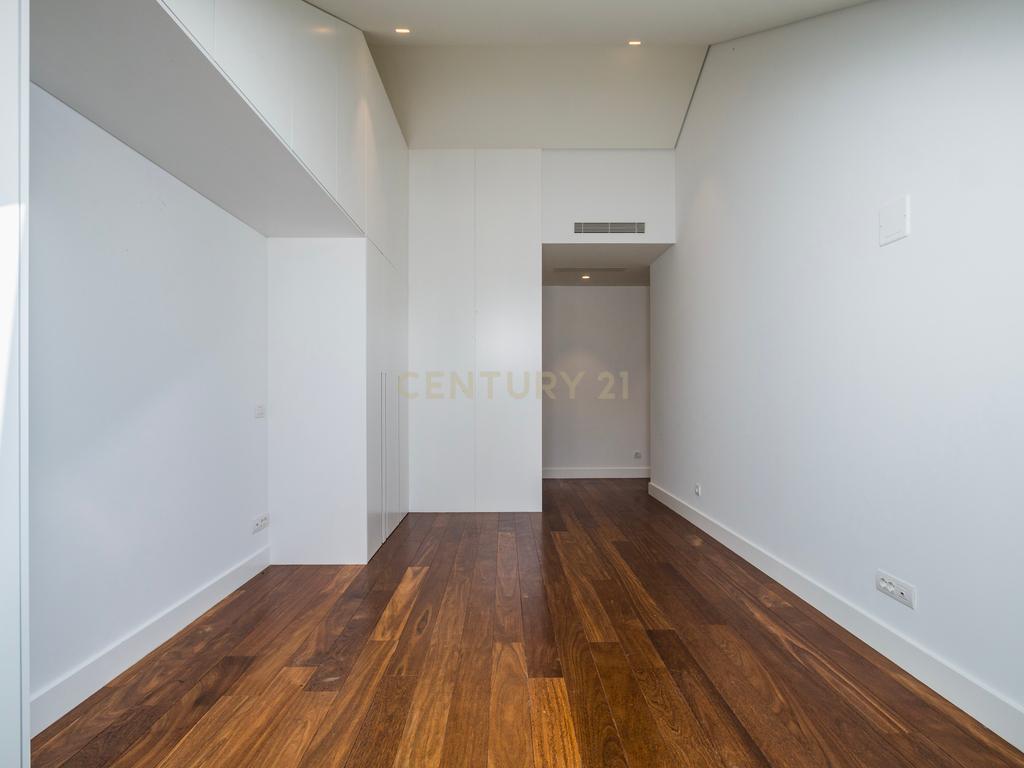 T2 Duplex | Moagem Heritage | Edifício Único e Icónico | Coração de Leiria - Image 34