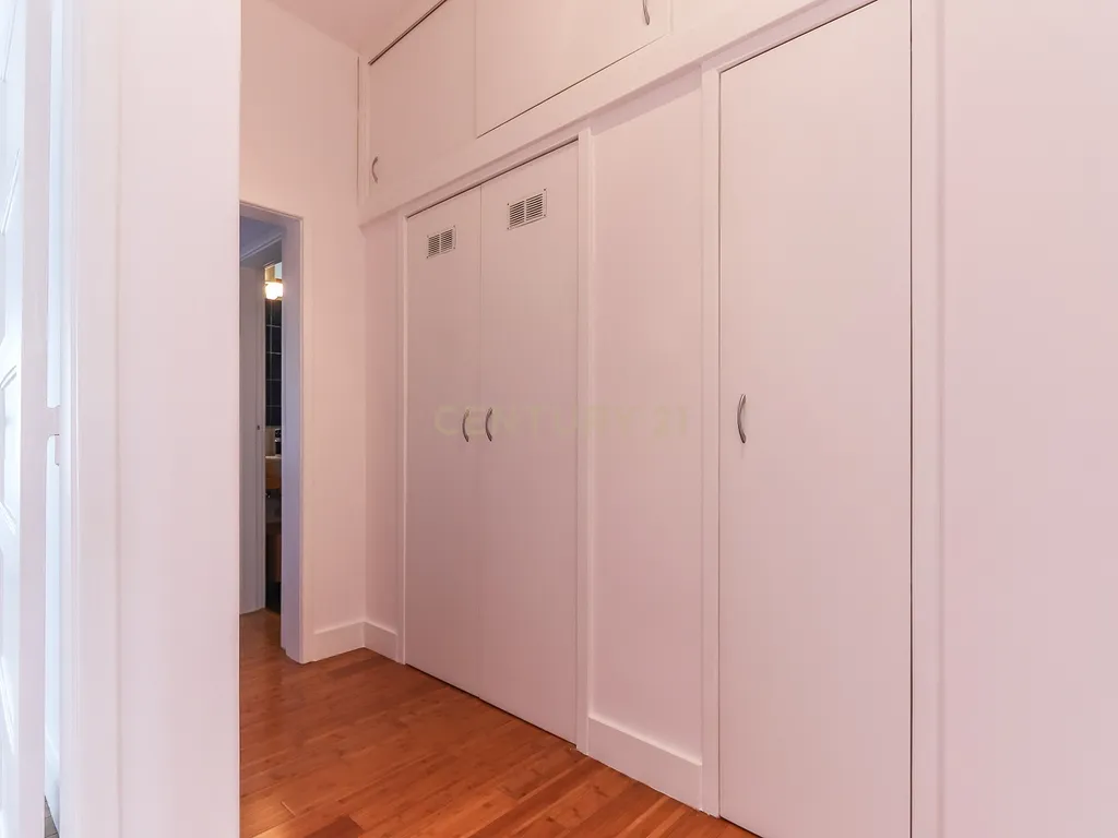 Apartamento T3 para arrendamento com varanda junto à Avenida de Roma | Prédio com "arte" - Image 24
