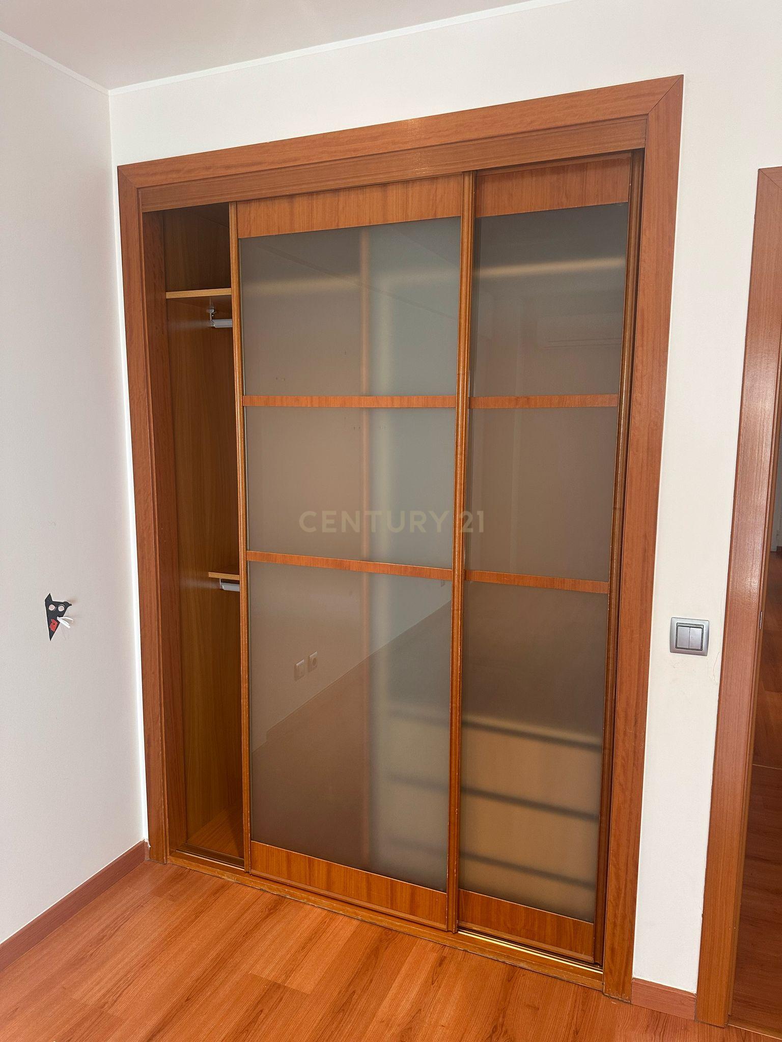 Apartamento T3 em Vialonga, com Garagem e Elevador - Image 12