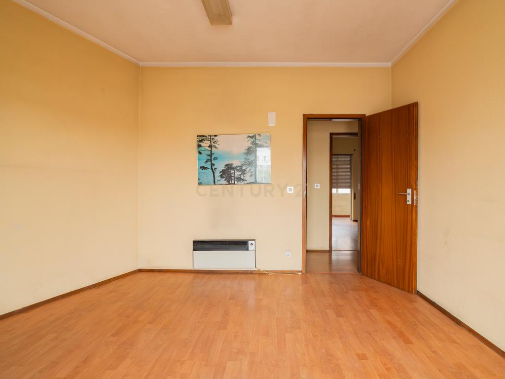 Apartamento T2 em Marinha Grande - Oportunidade Única! - Image 3