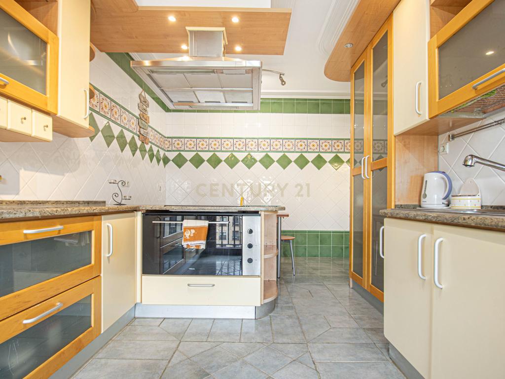 Apartamento T4 no Real Forte c/ 2 Box - Image 7