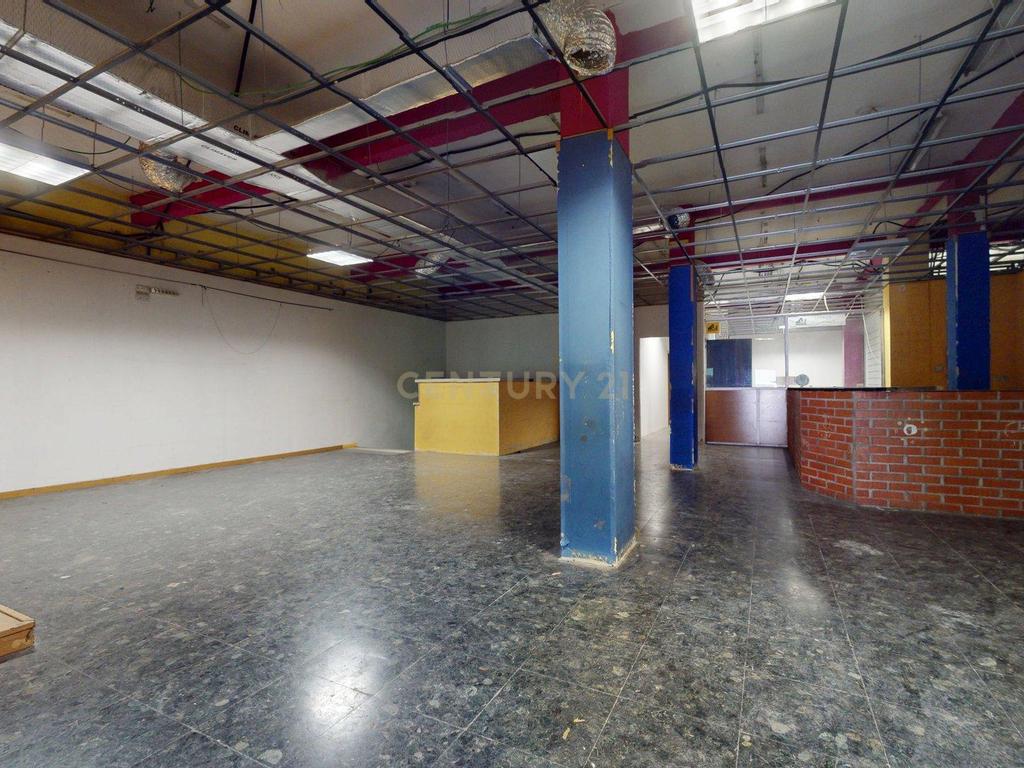 Espaçoso imóvel comercial para renovar no centro de Madrid, a apenas 10 minutos da estação de Atocha. - Image 3