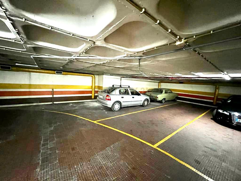 2 LUGARES DE ESTACIONAMENTO NA AV. JOÃO XXI NO EDIFÍCIO VIA VENETTO EM FRENTE À SEDE DA CGD COM ACESSO PELAS ESCADAS DO PRÉDIO - Image 15