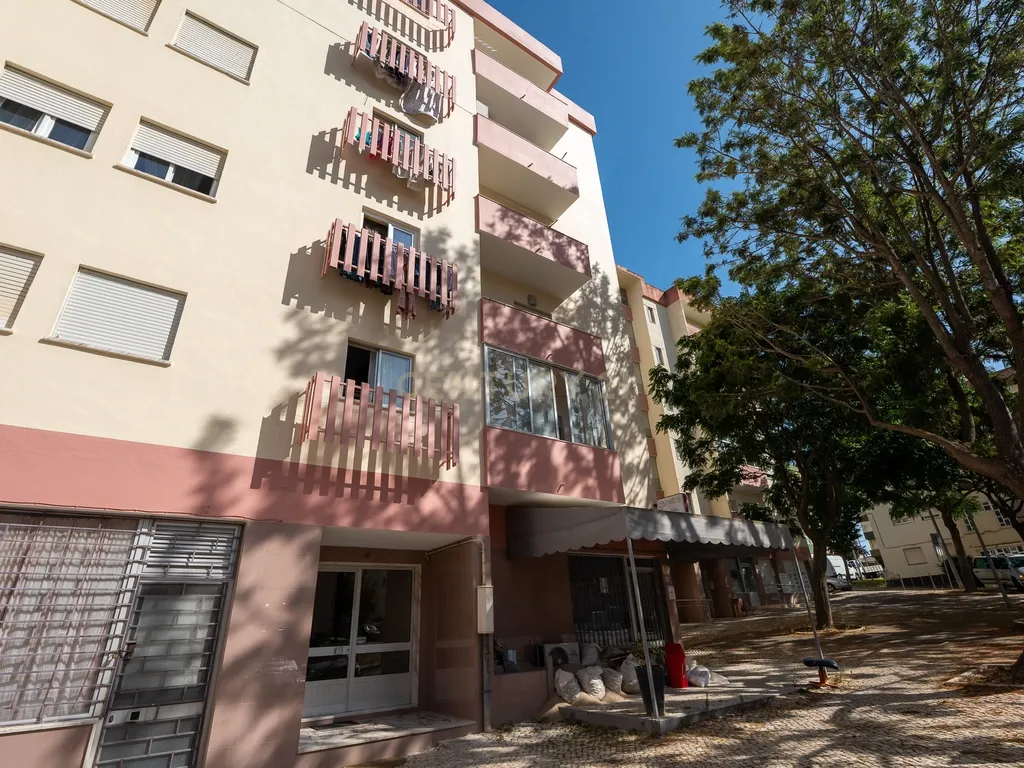 🏡 Oportunidade única: T2 espaçoso, com varanda e localização privilegiada! - Image 27