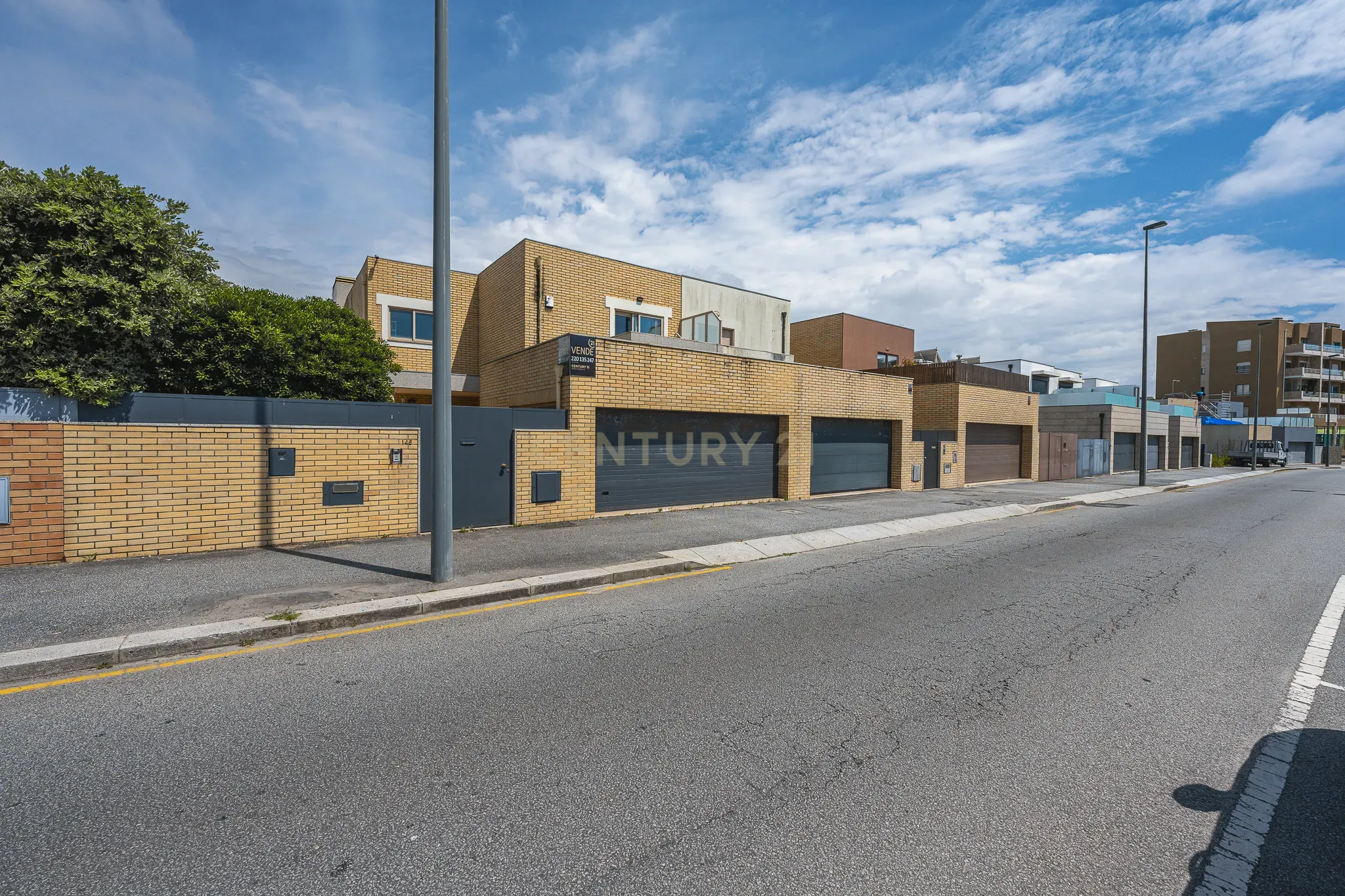 Moradia T4 com piscina e jardim a 2 passos  da praia  Lavra – Matosinhos