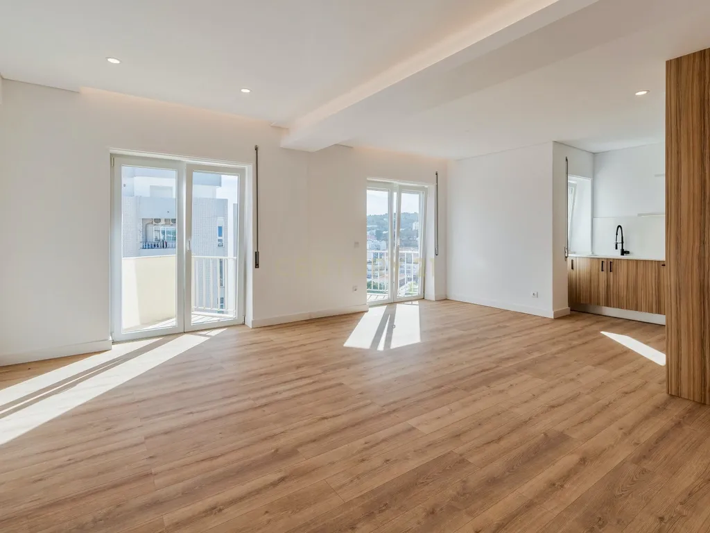 Apartamento T3 Renovado com Vista Panorâmica – Investimento com Rendimento Imediato - Image 8