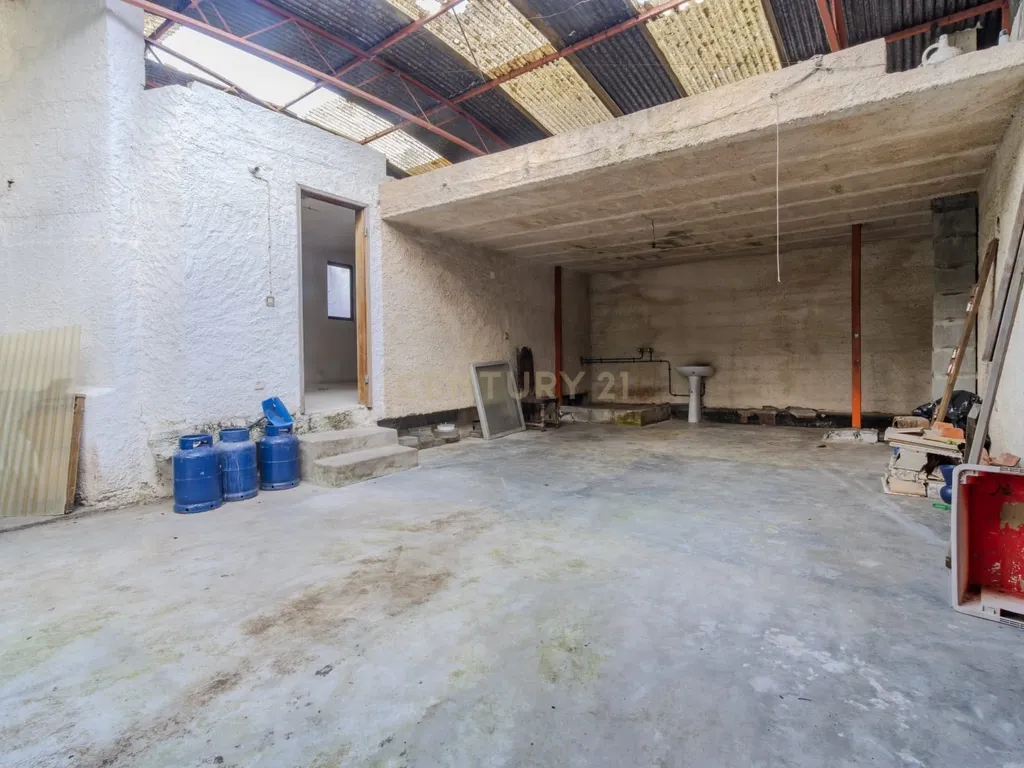 Moradia T3 + T1 + Espaço Comercial – Oportunidade Única no Centro da Vieira de Leiria - Image 44