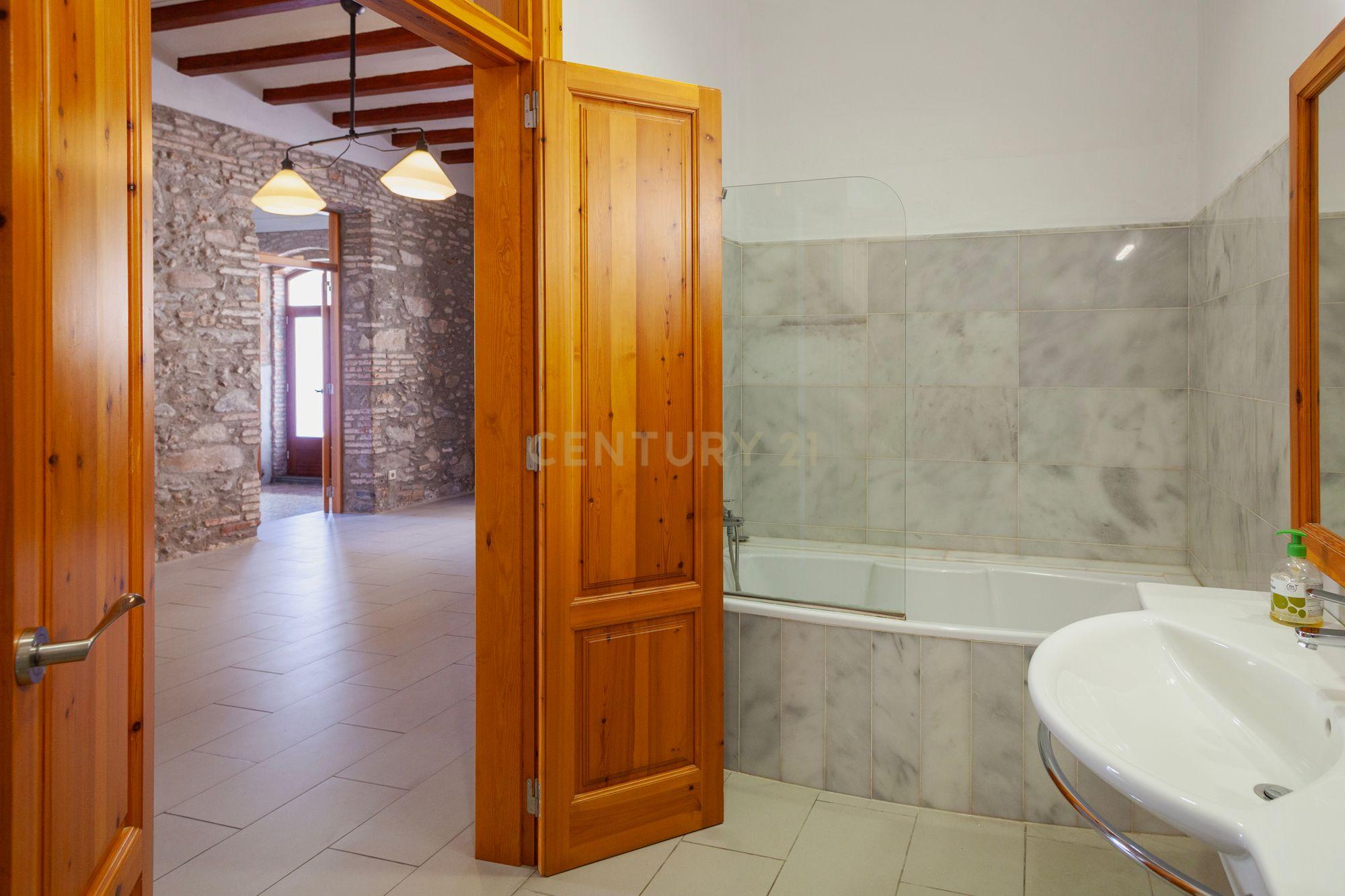 Encanto modernista no rés do chão com jardim – La Garriga - Image 31
