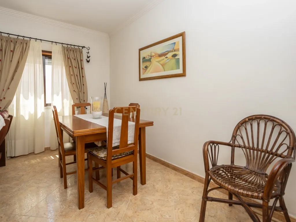 Quinta do Conde/ Cova dos Vidros - Apartamento de 4 assoalhadas inserido num º 1º andar - Image 2
