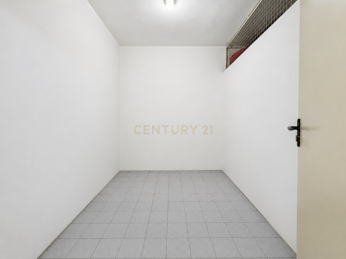 Fotografia 3 de LUGAR DE GARAGEM 13 M² | ARRUMO 5,5 M² | BESSA | PORTO