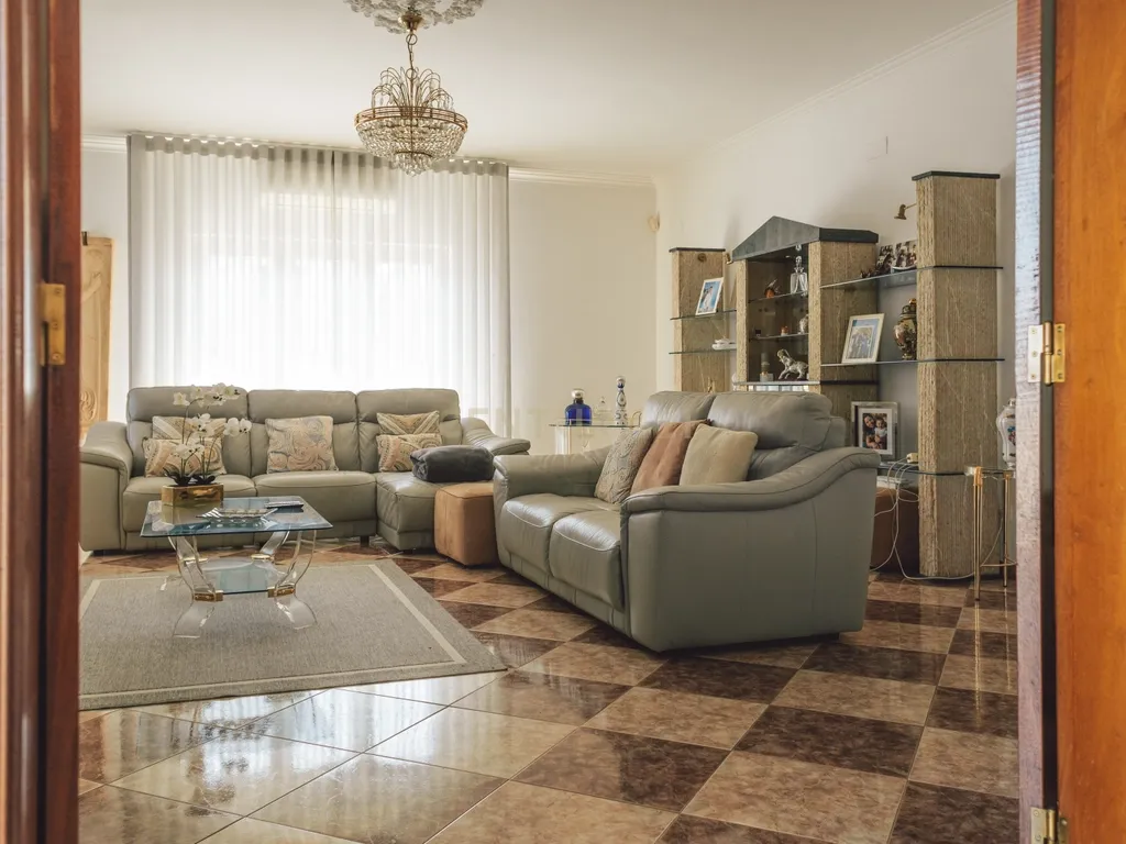 Moradia Isolada T4+2 com Piscina | Lazarim – Charneca da Caparica - Image 6